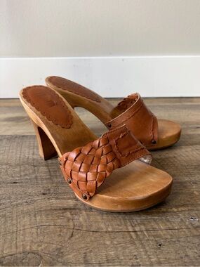 NOMI Y2K Braided Wooden Sandal Heels